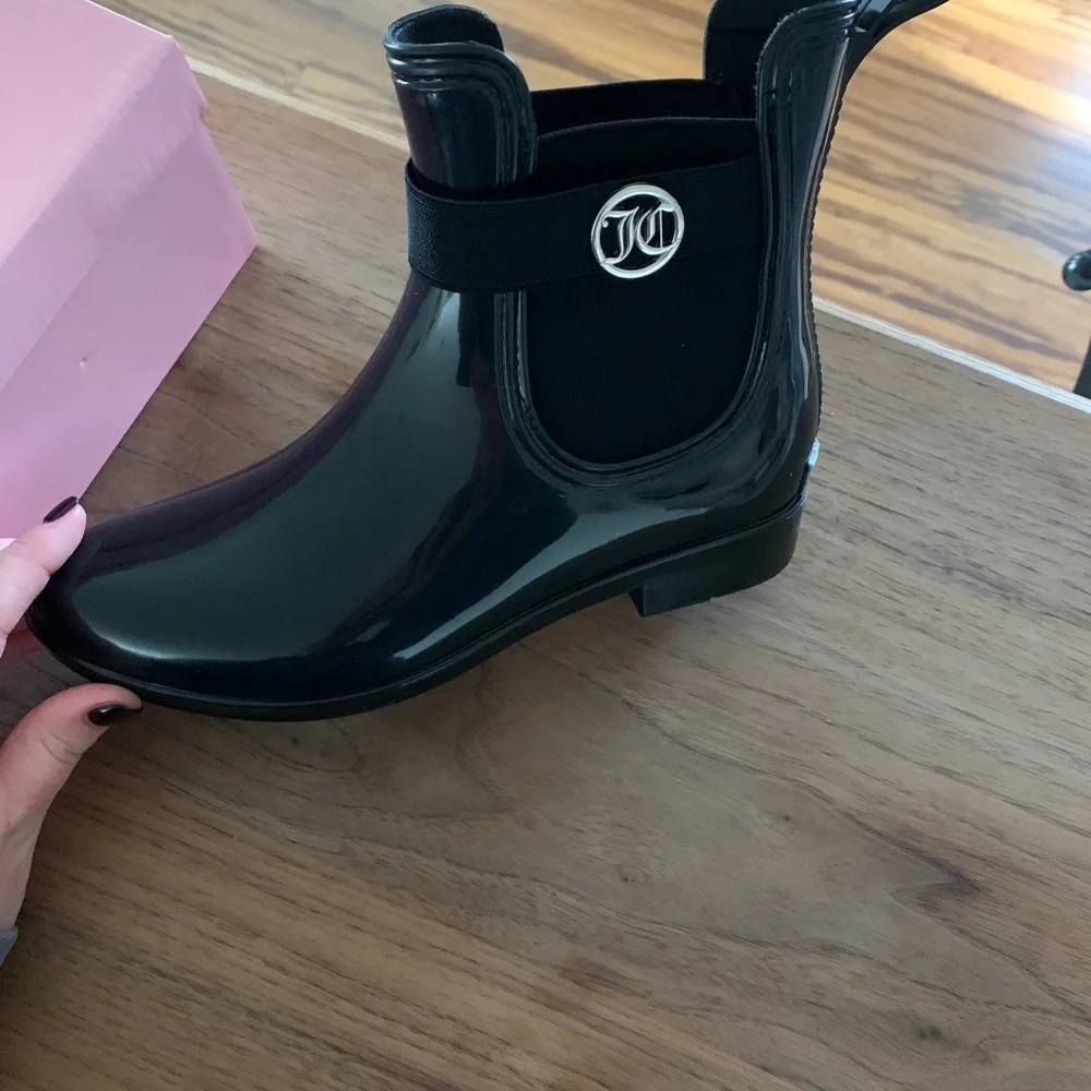 New with tags juicy couture rain boots